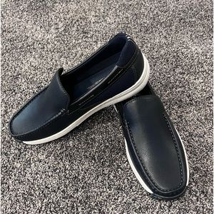 NWOT Navy XRAY Ultimate Comfort men's shoes XRW 2399, very good condition.